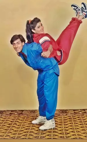 Raveena Tandons throwback PIC With Salman Khan From Andaaz Apna Apna is pure nostalgia