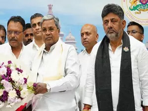 Ktaka: CM Siddaramaiah welcomes 6 surrendered Maoists with roses, copies of Constitution (Ld) Ktaka: CM Siddaramaiah welcomes 6 surrendered Maoists with roses, copies of Constitution (Ld)