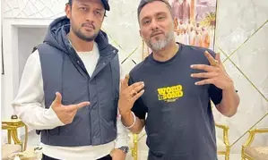 Honey Singh poses with Pakistani singer Atif Aslam, says ‘borderless brothers’
