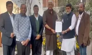 Centre hands over notification to Maha govt conferring classical language status to Marathi