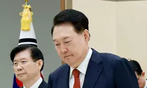 Global credit appraisers warn of potential impact of prolonged political uncertainty