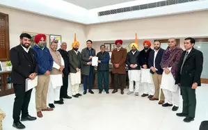 AAP delegation calls on Punjab Guv, resents appointing Chief Secretary in Chandigarh AAP delegation calls on Punjab Guv, resents appointing Chief Secretary in Chandigarh