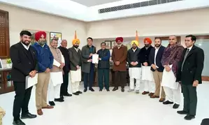 AAP delegation calls on Punjab Guv, resents appointing Chief Secretary in Chandigarh