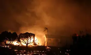 Next few days critical as weather emerges key factor in containing LA wildfires