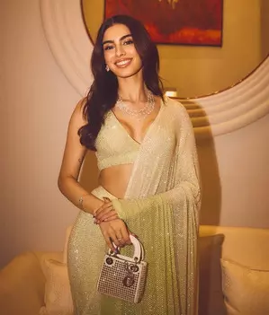 Did You know Khushi Kapoor trained in classical dancing for a song in Loveyapa? Did You know Khushi Kapoor trained in classical dancing for a song in Loveyapa?