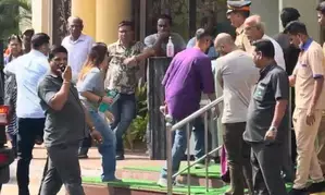 Saif Ali Khan stabbing case: Kareena Kapoor visits Lilavati to check up on hubby