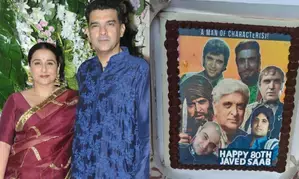 This is what Vidya Balan & Sidharth Roy Kapoor gifted Javed Akhtar on his 80th birthday This is what Vidya Balan & Sidharth Roy Kapoor gifted Javed Akhtar on his 80th birthday