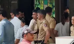 Saif Ali Khan stabbing case: Jeh & Taimur visit dad with mom Kareena Kapoor Saif Ali Khan stabbing case: Jeh & Taimur visit dad with mom Kareena Kapoor