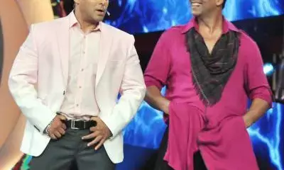 Akshay Kumar defends Salman Khan on reports of him leaving Bigg Boss 18 sets over Salmans late arrival Akshay Kumar defends Salman Khan on reports of him leaving Bigg Boss 18 sets over Salmans late arrival