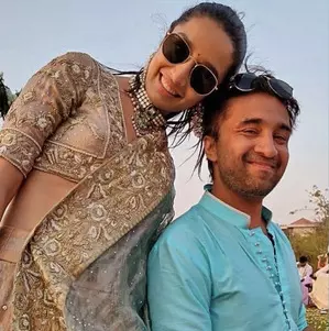 ‘Gogo ke bacche’ Shraddha, Siddhanth pose for a picture ‘Gogo ke bacche’ Shraddha, Siddhanth pose for a picture