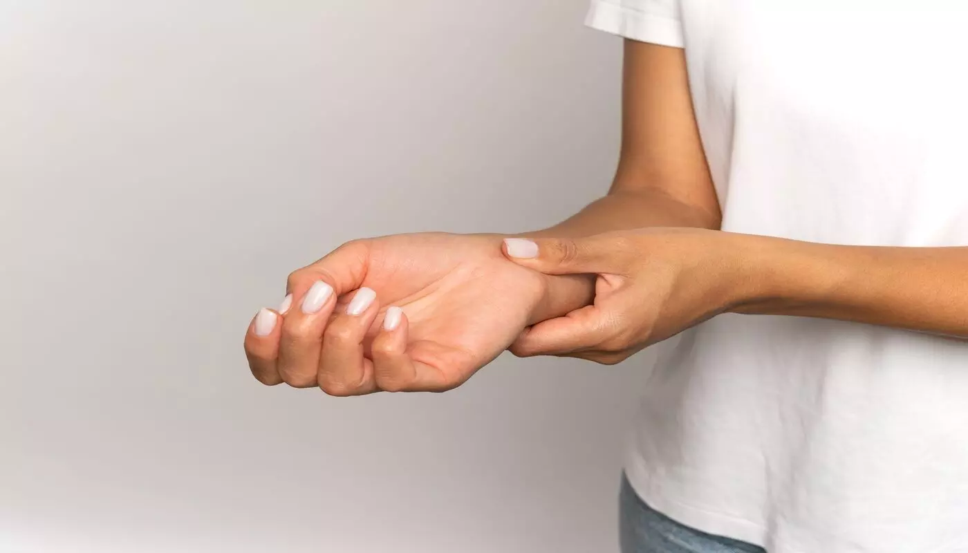 Is there a Vitamin B6 deficiency in your body? identify the signs of these symptoms Is there a Vitamin B6 deficiency in your body? identify the signs of these symptoms