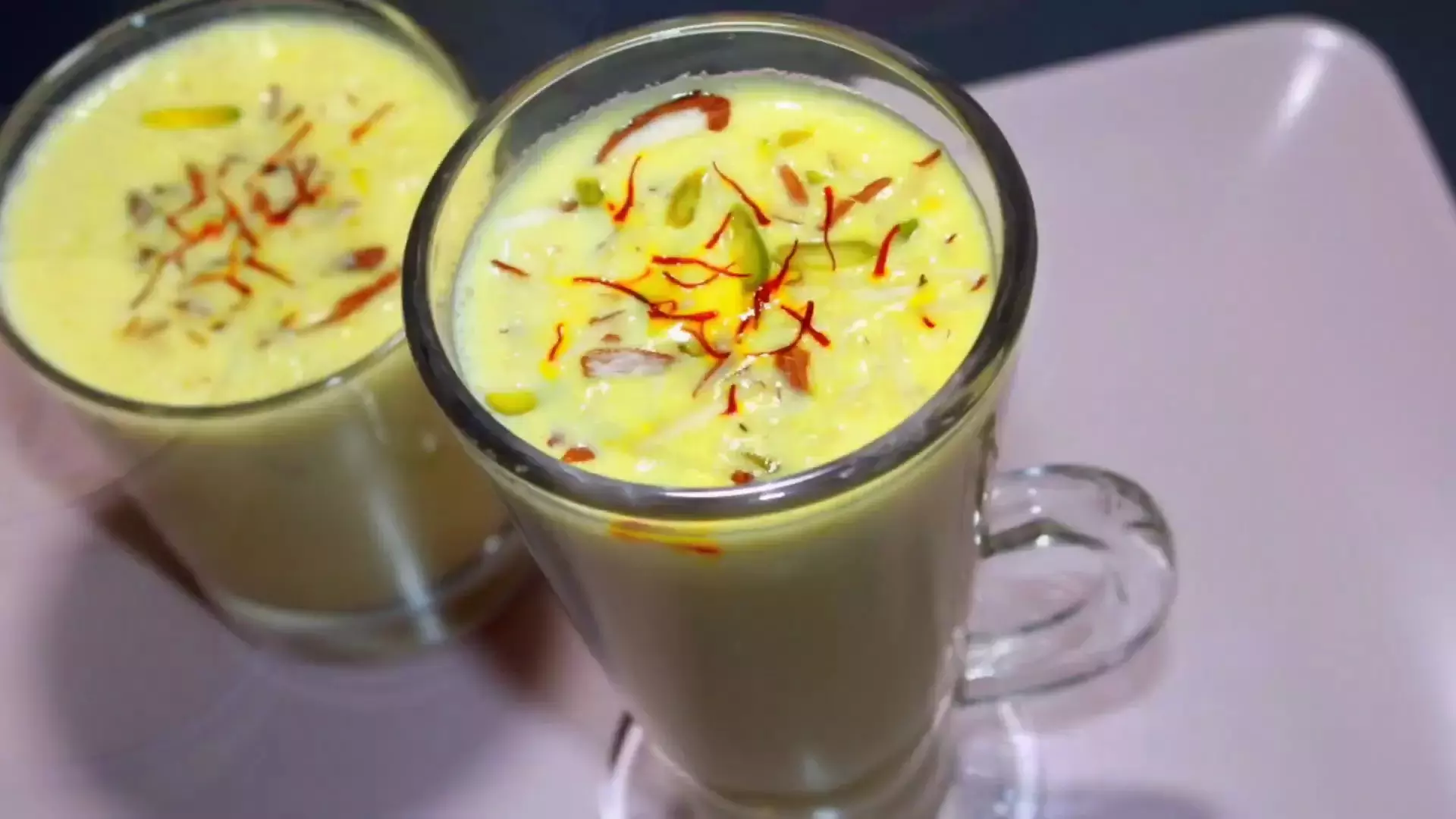 Drink saffron milk in winter: Get these incredible benefits Drink saffron milk in winter: Get these incredible benefits