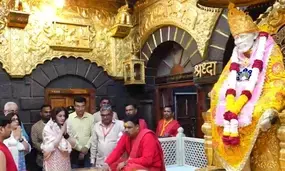 Raveena Tandon seeks blessings at Sai Baba temple in Shirdi