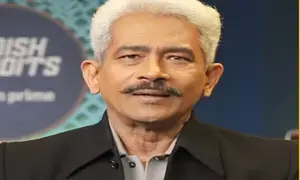 Atul Kulkarni wins the trust of this wild being while filming at an abandoned palace