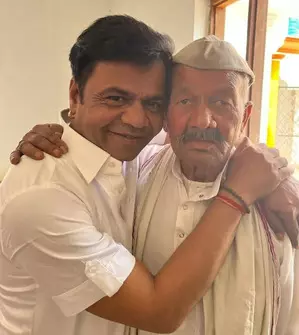 Rajpal Yadav pays an emotional tribute to his late father Rajpal Yadav pays an emotional tribute to his late father
