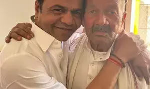 Rajpal Yadav pays an emotional tribute to his late father Rajpal Yadav pays an emotional tribute to his late father