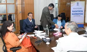 Central govt employees get tips on self-less service