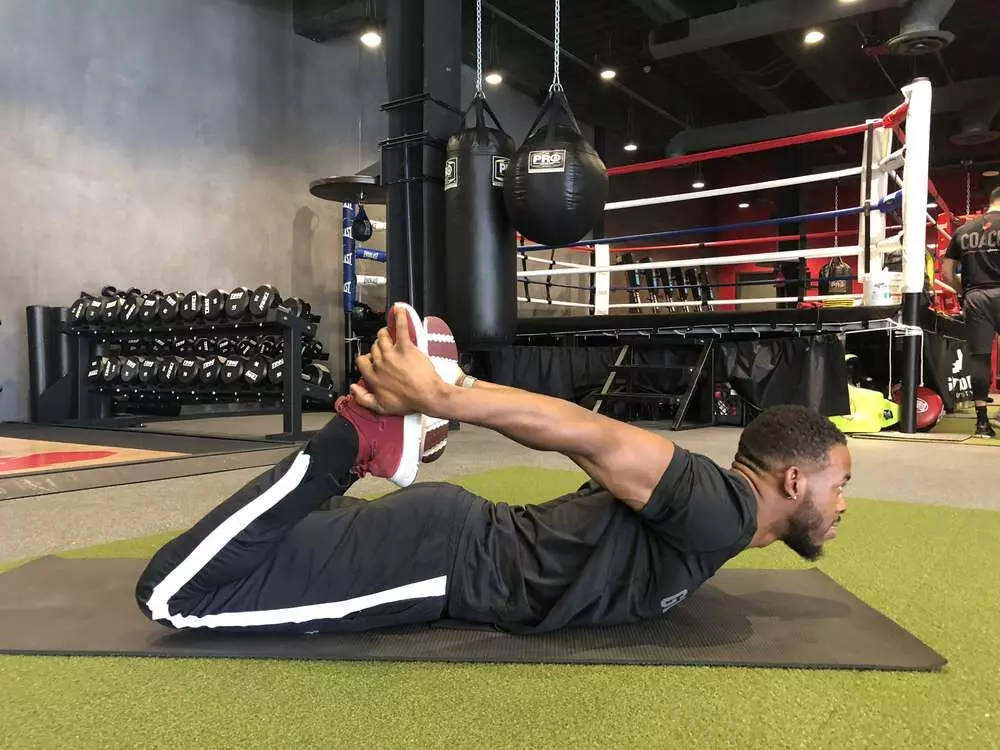 Increase leg strength and flexibility with quad stretches; Learn the right technique Increase leg strength and flexibility with quad stretches; Learn the right technique