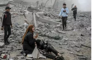 Palestinian youth killed as Gazans try to return home Palestinian youth killed as Gazans try to return home