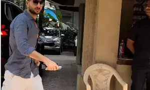 Ibrahim Ali Khan spotted at Saif and Kareenas Bandra home post the attack controversy