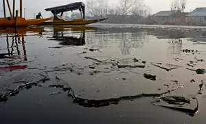 Intense cold wave returns to Kashmir, minus 5.5 degrees in Srinagar