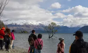 New Zealand relaxes visitor visa rules to allow tourists workcation