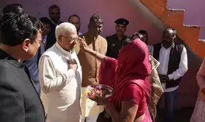 MP Guv engages with PM Jan Man Yojana beneficiaries