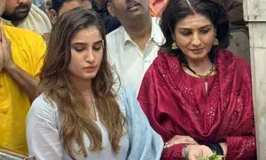 Raveena Tandon visits Nageshwar Mahadev Temple, Rukmini Temple in Dwarka