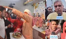 LoP Rahul visits Delhis Valmiki Temple, interacts with locals ahead of Assembly polls