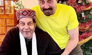 Dharmendra shares memories of colourful India with Sunny Deol