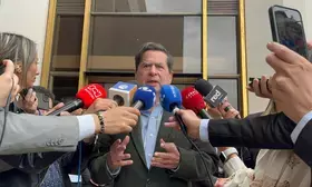 First deportees land in Colombia from US