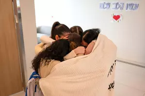 Hamas frees eight hostages in Gaza; Israel delays prisoner release Hamas frees eight hostages in Gaza; Israel delays prisoner release