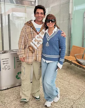 Hina Khan bumps into her favorite Padosi Sunil Grover