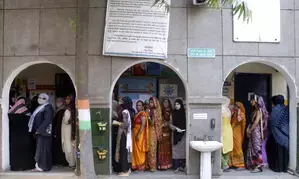 SC grants 3 more weeks to ECI to explain rationale behind increasing number of electors per polling station