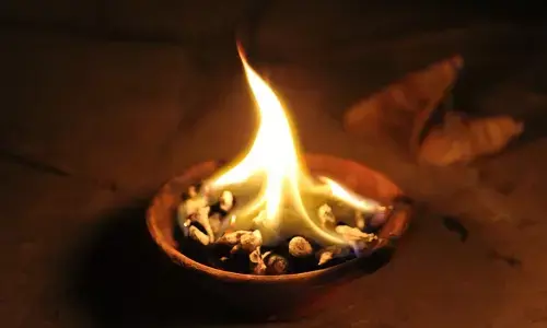 Burning camphor will give you amazing benefits: Know its spiritual and scientific perspective