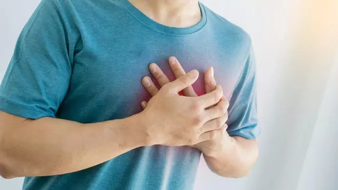 Warning signs in body before a heart attack: Know how to save your life Warning signs in body before a heart attack: Know how to save your life