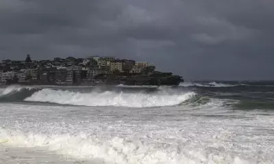 Residents told to leave amid flooding warnings in northern Australia
