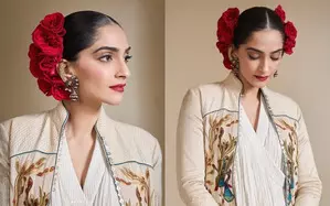 Sonam Kapoor breaks down at the ramp as she pays tribute to Rohit Bal Sonam Kapoor breaks down at the ramp as she pays tribute to Rohit Bal