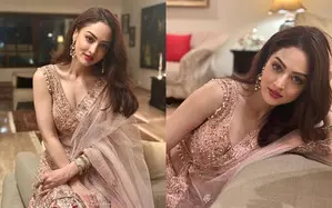 Sandeepa Dhar follows birthday ritual with Vaishno Devi darshan Sandeepa Dhar follows birthday ritual with Vaishno Devi darshan