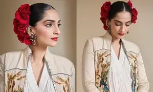 Sonam Kapoor breaks down at the ramp as she pays tribute to Rohit Bal Sonam Kapoor breaks down at the ramp as she pays tribute to Rohit Bal