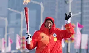 Chinas Olympic champions carry torch for Asian Winter Games