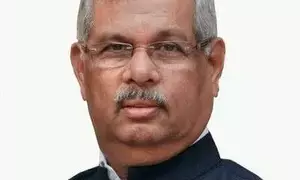 Guv Arlekar steps into wrangle between SFI, Kerala Univ VC