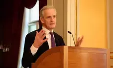 Norways Labour Party rules alone for first time in 25 years