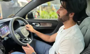 Akshay Oberoi gifts himself a swanky new car