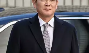 Prosecution requests panel to deliberate on whether to appeal Samsung Chairman acquittal