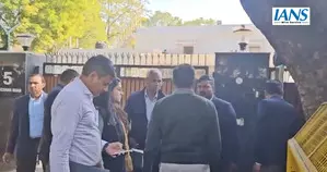 AAP candidates’ poaching: ACB sleuths not allowed to enter Kejriwals house (Ld)