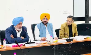 Punjab abolishes condition for labourers to avail stipend for children