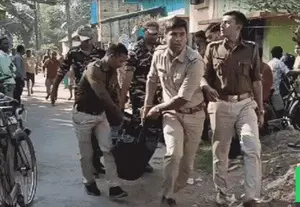 Bengal: 4 killed in firecracker factory blast; govt seeks report (Ld) Bengal: 4 killed in firecracker factory blast; govt seeks report (Ld)