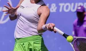 It reminds me a lot of Indian Wells: Jil on surface at Mumbai Open