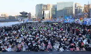 Big rallies across South Korea to seek, oppose Yoons ouster